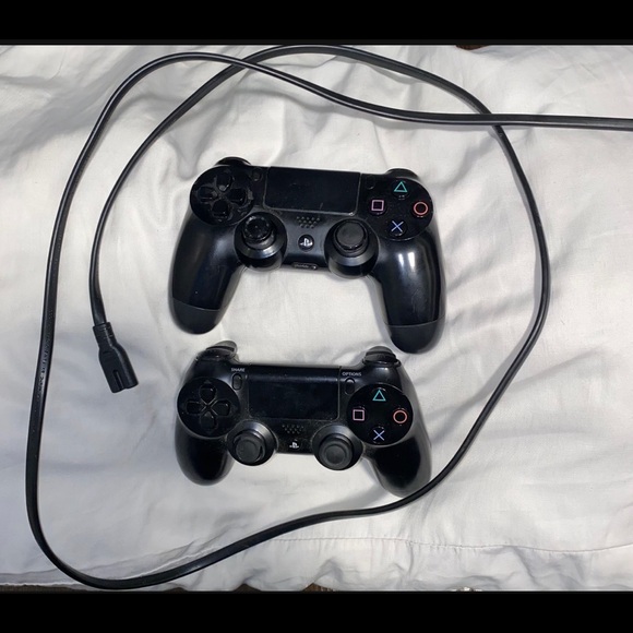 PlayStation 4 500GB W/ games